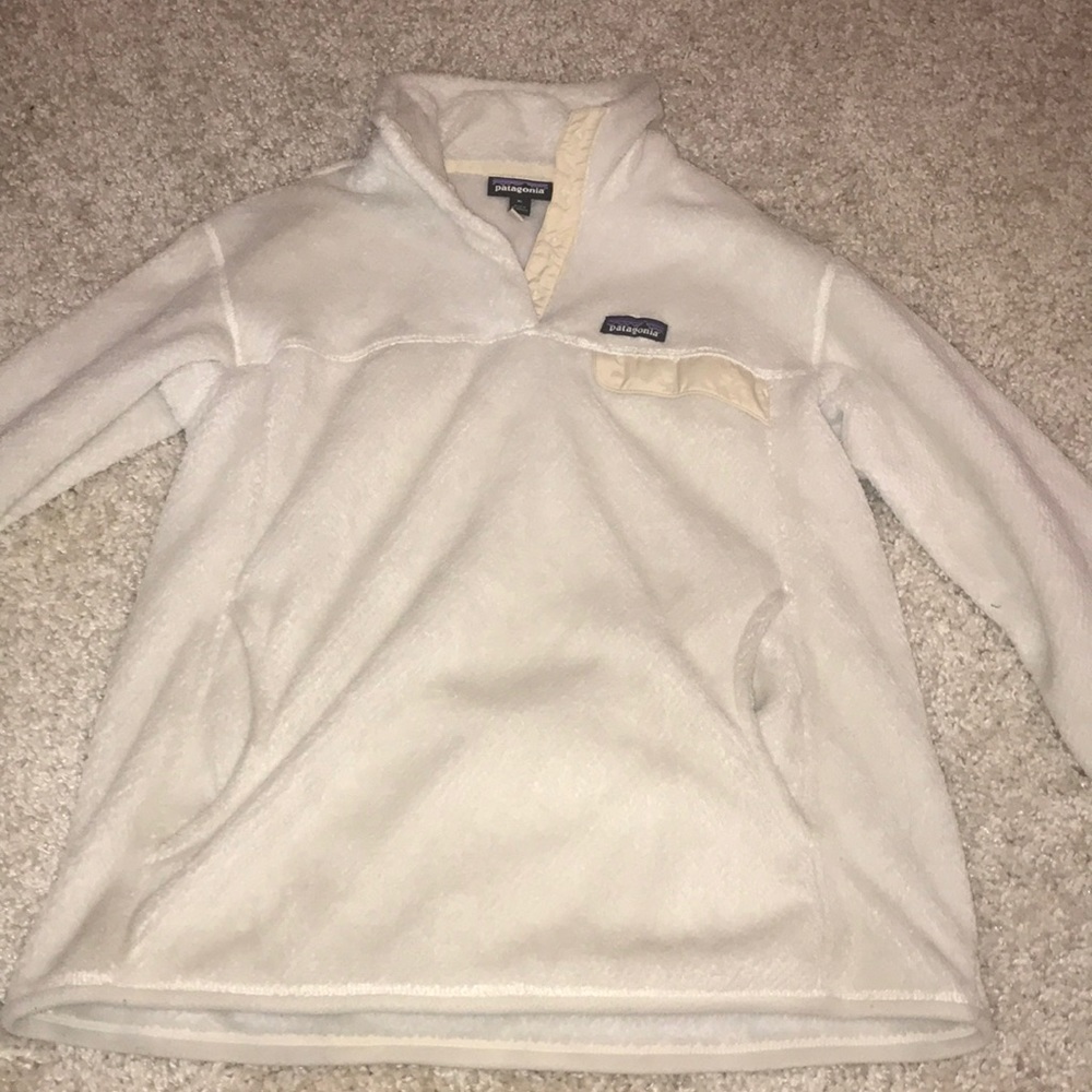 WHITE AND CREAM PATAGONIA PULLOVER